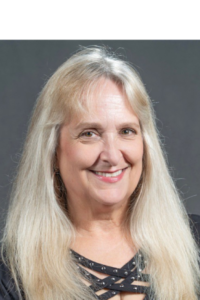 Photo portrait of Angela Adams