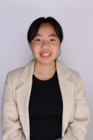 Photo portrait of Elizabeth Wu.